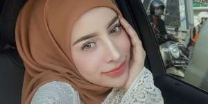 Bikin Baper, Kisah Selebgram Cantik Dilamar Pemilik Kedai Kopi