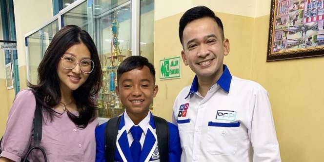 Antar Betrand Peto Sekolah, Sarwendah Bawa Tas Ratusan Juta