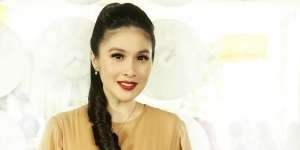 Sandra Dewi Tenteng Tas Belanja Puluhan Juta Jelang Lahiran