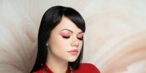 4 Langkah Membuat Eyeshadow Neon ala New York Fashion Week