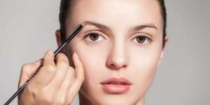 4 Cara Membentuk Alis yang Rapi dan Tampak Natural
