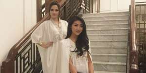 5 Potret Cantik Theresa Wienathan, Asisten Nia Ramadhani