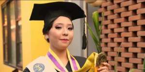 Gadis Berkebutuhan Khusus Raih Cum Laude dan IPK Nyaris Sempurna di UNY