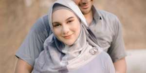Berhijab, Maternity Shot Terbaru Irish Bella Banjir Pujian