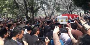 Jokowi Kutip Pesan BJ Habibie Saat Pemakaman: Jangan Cengeng!