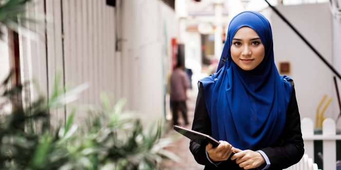 Tips Merawat Rambut di Balik Hijab, Bebas Rontok dan Ketombe Mengganggu