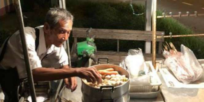 Suka Ngeluh Soal Kerjaan? Baca Kisah Kakek Penjual Bakso Ini