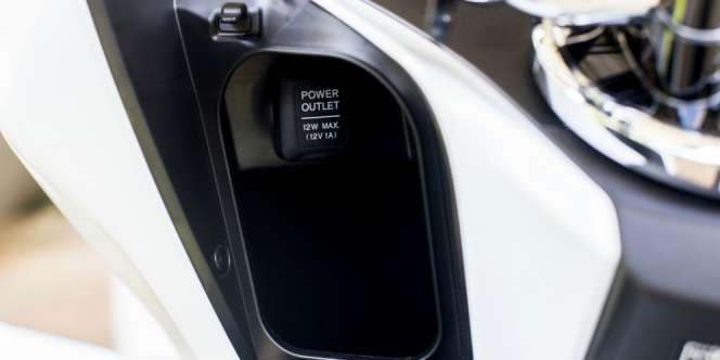 Amankah Soket USB Charger Motor Jika Sampai Terendam Air?