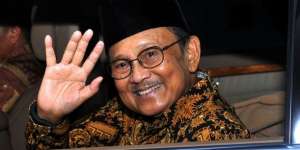 Benarkah BJ Habibie Donorkan Mata?