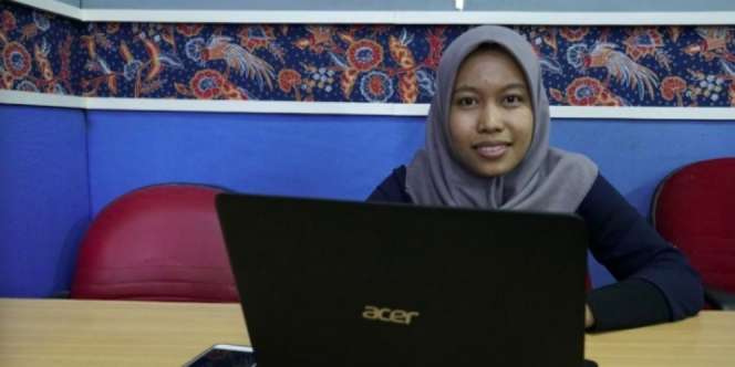 Putri Pengayuh Becak Raih Doktor di ITS dengan IPK 4