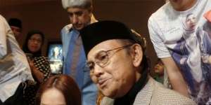 Saat BJ Habibie Muda Sholat di dalam Gereja untuk Doakan Orangtua