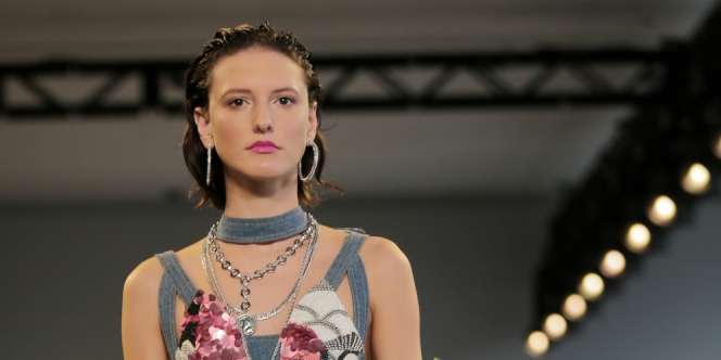Designer Indonesia Pakai Karung Bekas ke New York Fashion Week