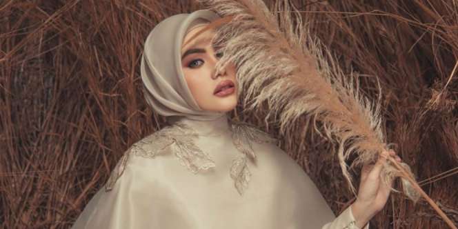 Hamil Besar, Intip Gaya Kartika Putri dengan Baju Renang Syar'i