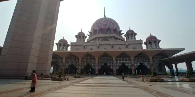 Masjid Putra, Peneduh Kesibukan Putrajaya