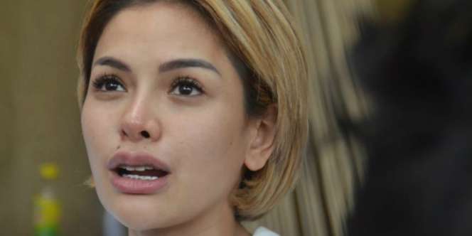 Nikita Mirzani Berniat Tonjok Farhat Abbas Saat Bertemu di Paris