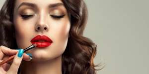 Tips Pakai Lipstik Merah di Hari Pernikahan