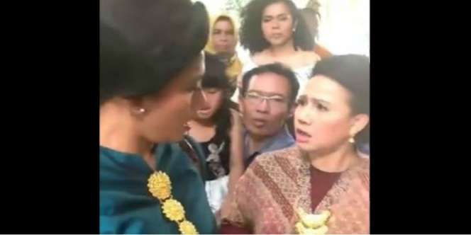 Viral Emak-emak Rebutan Rendang di Kondangan, Ini Fakta Sebenarnya