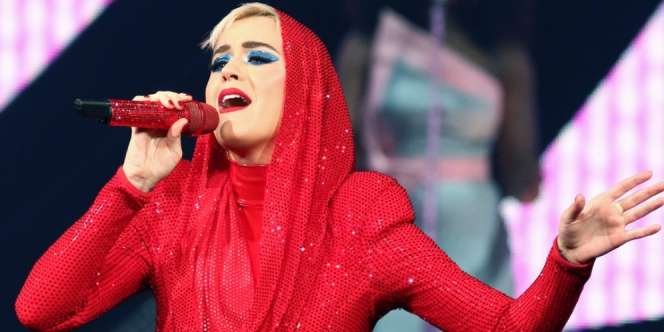 Bertabur Kristal, Topi Rancangan Rinaldy Yunardi Dipakai Katty Perry