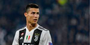 Cristiano Ronaldo Utang Jasa ke Pelayan Resto Ini