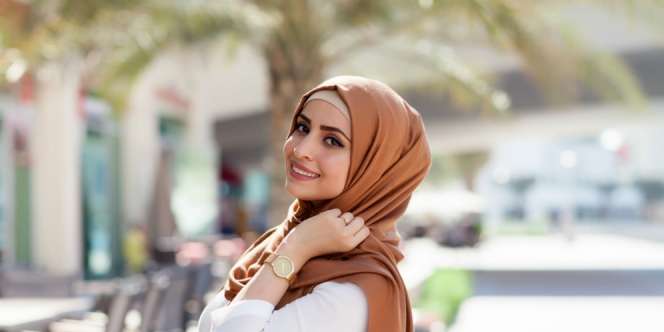 Hijabers! Atasi Rambut Lepek dan Kusut dengan Cara Ini