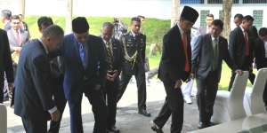 Kebakaran Hutan, Mahathir: Kenapa Jokowi Tolak Bantuan Malaysia?
