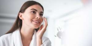 Tips Pakai Eye Cream yang Efektif dan Ramah Kantong