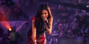 Niki Zefanya Gebrak Istora Bung Karno di Smartfren WOW Concert
