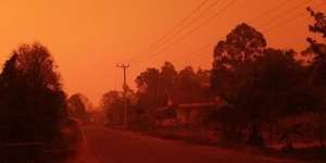 Viral Langit Merah di Jambi, Siang Gelap bagai Malam Hari