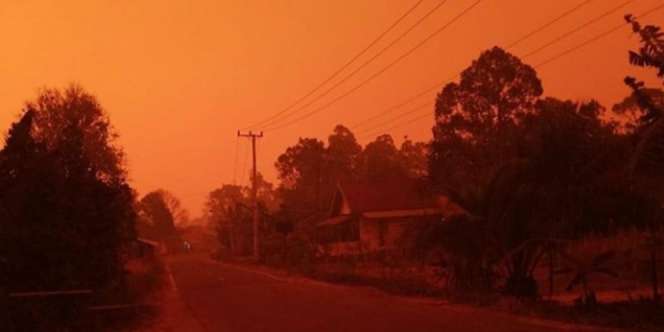 Viral Langit Merah di Jambi, Siang Gelap bagai Malam Hari