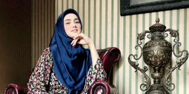 Jadi DPR, Intip Gaya Berani Mulan Jameela dengan Outfit Syar'i
