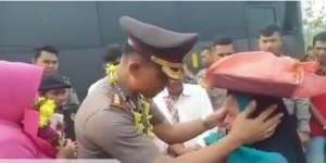 Tangis Kapolres dan Penjual Onde-onde, Bikin Hati Teriris