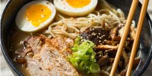 Kisah Kenikmatan Ramen yang Bikin Perut Lapar