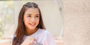 Perut Chelsea Olivia Membuncit, Hamil Lagi Atau Syuting Iklan?