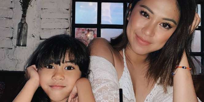 Trik Tynna Kanna Ajarkan Putrinya Menjaga Kesehatan Organ Intim