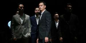 Gaya 4 Selebriti Tampan dalam Balutan 'British School Boy'