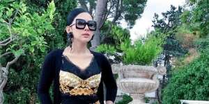 Gaya Liburan Syahrini, Nyentrik Pakai Celana Rp18 Juta