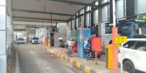Gerbang Tol yang Rusak Usai Demo Beroperasi Kembali