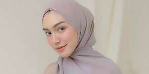 Gaya Hijab Melody Prima, Artis Cantik yang Disorot Usai Kritik Aksi Demo
