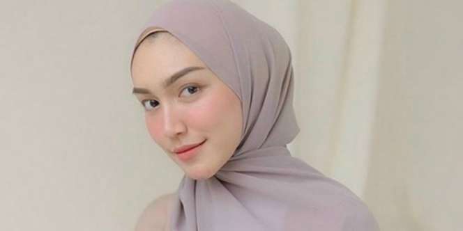 Gaya Hijab Melody Prima, Artis Cantik yang Disorot Usai Kritik Aksi Demo