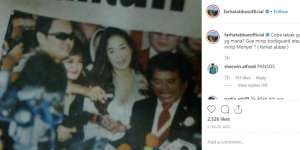 Farhat Pamer Foto Jadul Bareng Hotman Paris, Caption Disorot!