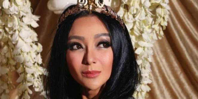 Diana Putri, Desainer Surabaya Langganan Seleb Hollywood