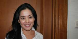 Pamer Foto Bareng Suami, Lulu Tobing Cantiknya 'Timeless'
