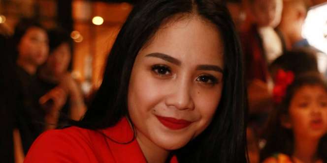 Nagita Pakai Sandal Rp1 Juta, Netizen: Tumben 'Murah'?