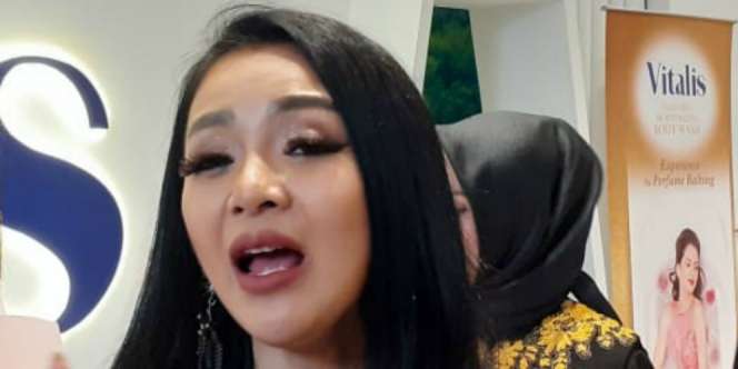 Tengok Koleksi Couture Terbaru Diana Putri, Desainer Langganan Ariana Grande 