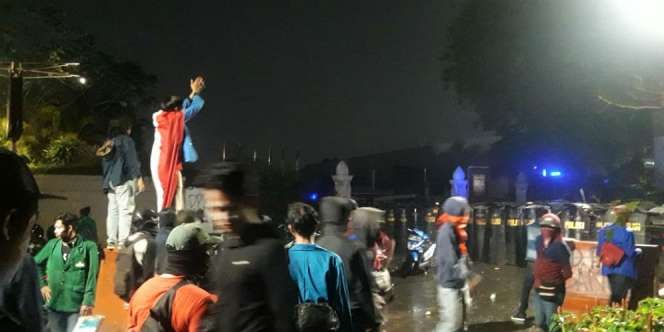Aniaya Wartawan Saat Aksi Mahasiswa, Dua Polisi Ditahan