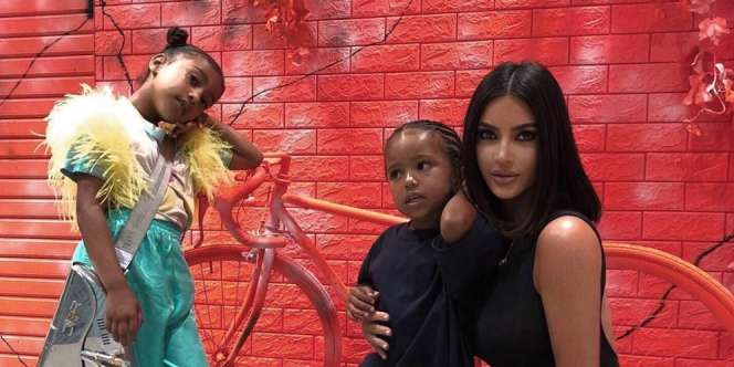 Viral Video Putrinya Punguti Sampah, Kim Kardashian Beri Penjelasan