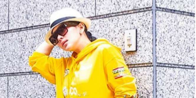 Syahrini Pakai Jaket Seharga Mobil, Fans Takut Bolong Kena Setrika