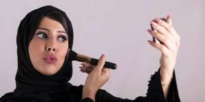 4 Tips Mengaplikasikan Blush On Agar Pipi Merona Natural