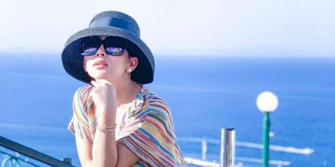 Beredar Foto Jadul Artis, Wajah Syahrini dan Adik Paling Disorot