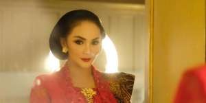 Cantik Banget! Intip Penampilan Krisdayanti Saat Dilantik Jadi Anggota DPR